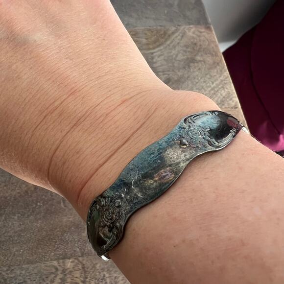 Vintage Wm. A. Rogers Oneida Silver Spoon Cuff Bracelet- Tarnished - Picture 7 of 8